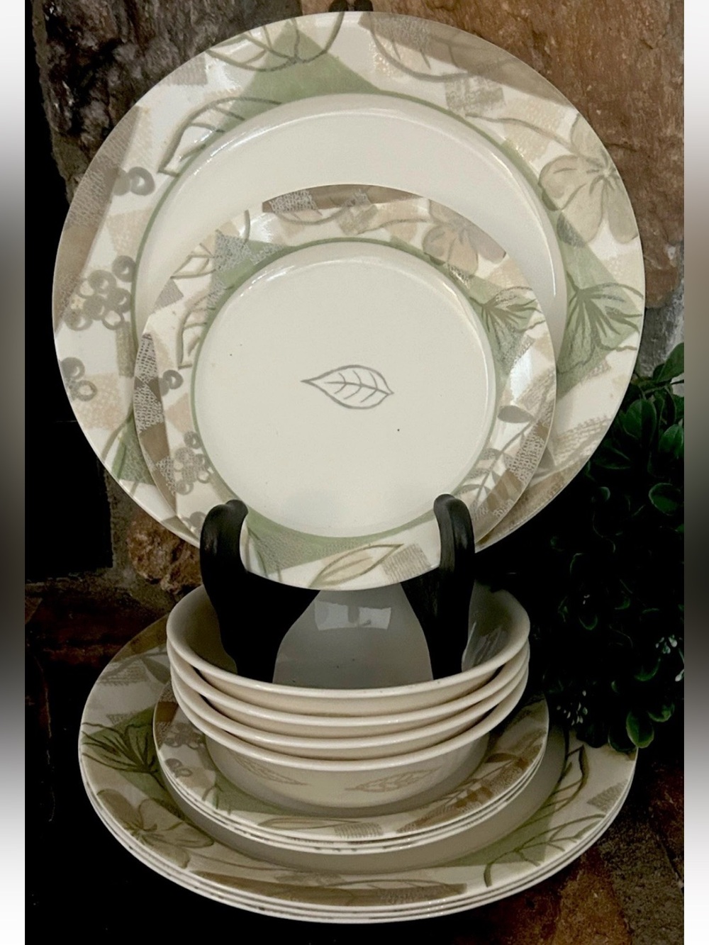 12 Pc Corelle Textured Leaves 4 Dinner Plates 4 Cereal Bowls 4 Salad/Dessert